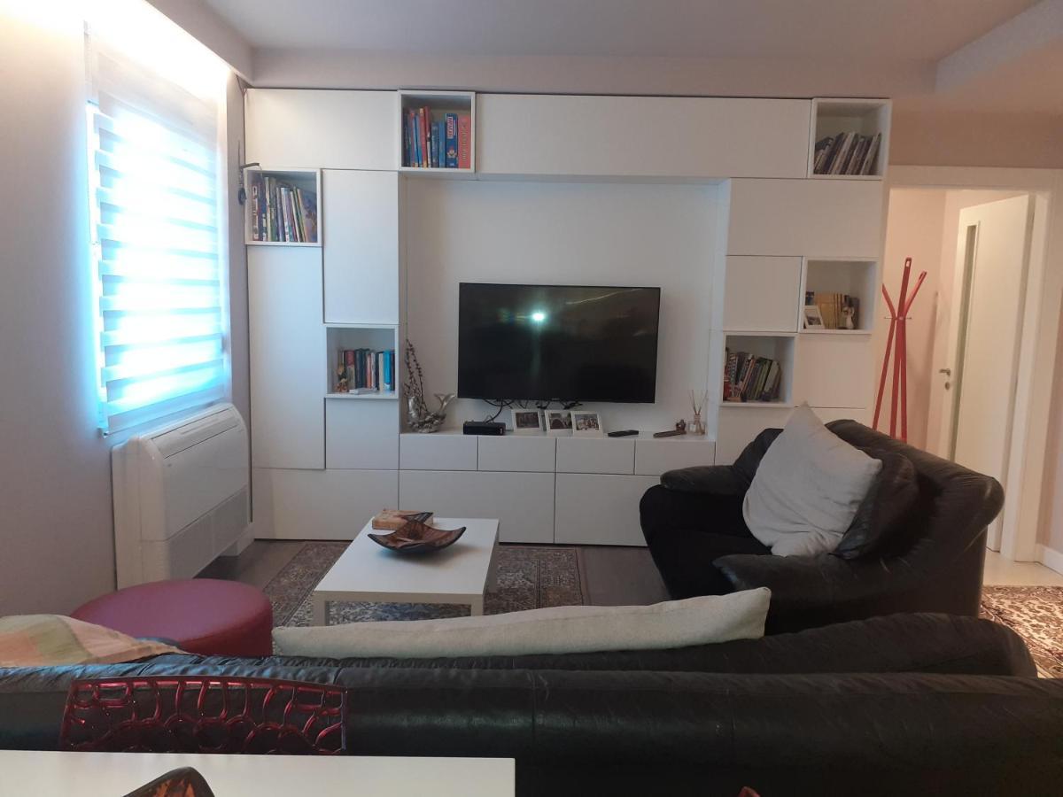 Lake View Apartment Tiranë Eksteriør bilde