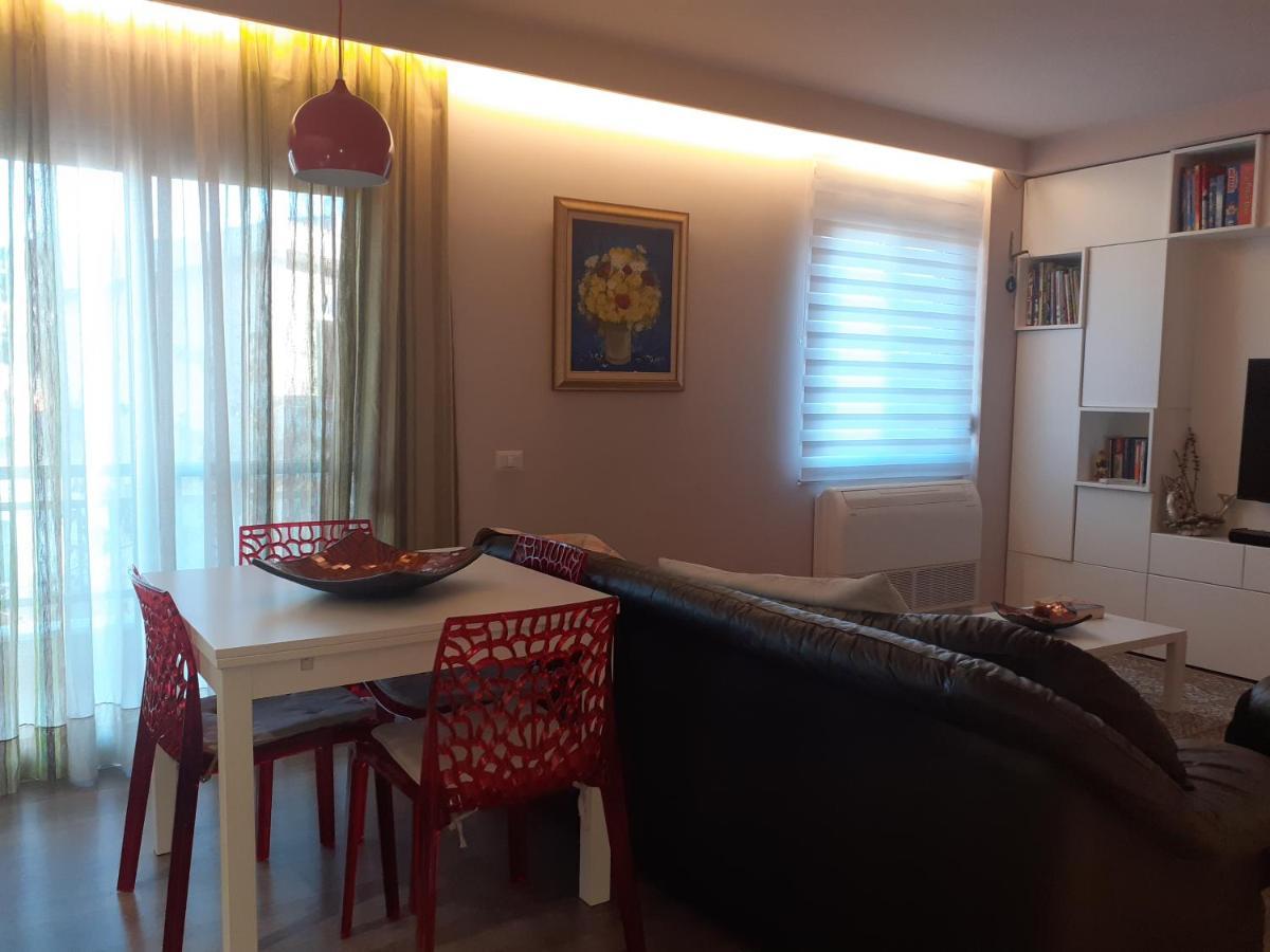 Lake View Apartment Tiranë Eksteriør bilde