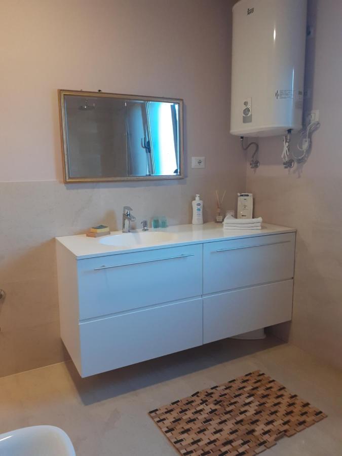 Lake View Apartment Tiranë Eksteriør bilde